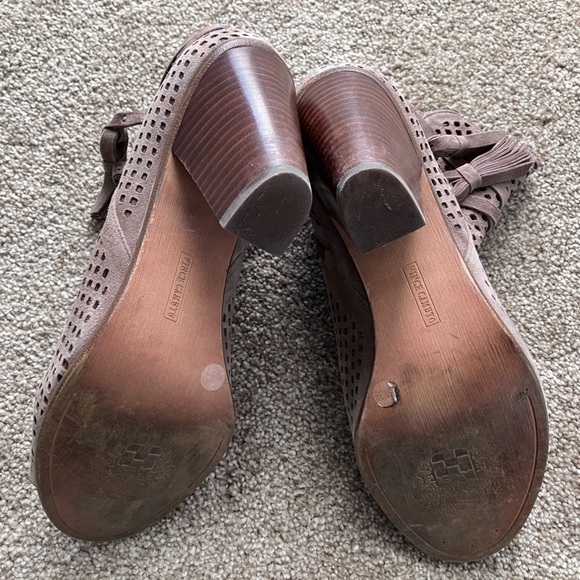 Vince Camuto Tan Mesh Leather Peep Toe Heeled Ankle Booties Size 9M - Picture 3 of 6